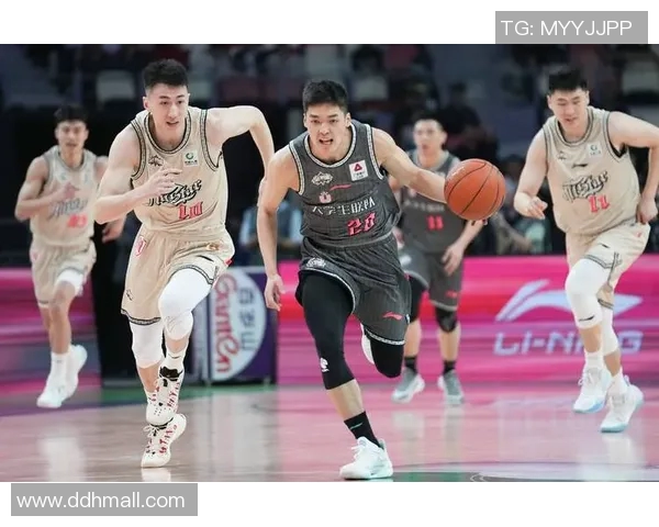 赵岩昊的篮球之路：从青涩少年到CBA明星的成长历程与心路历程